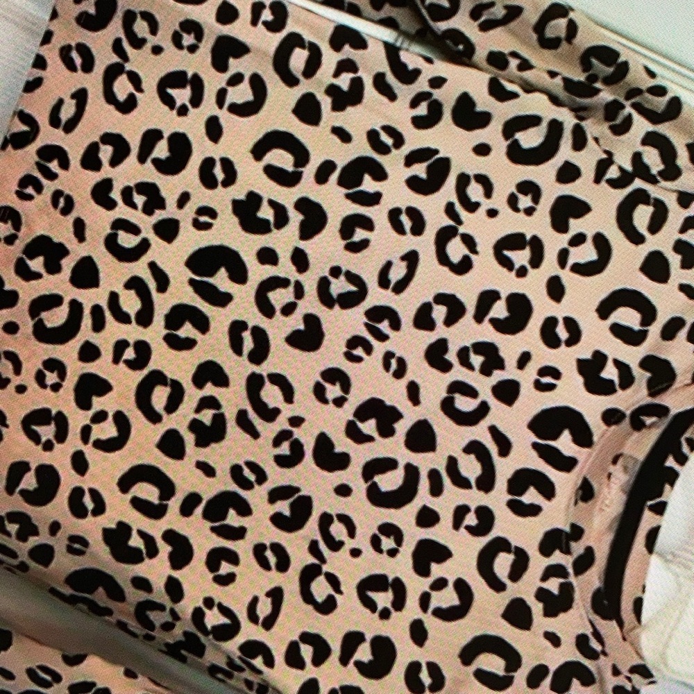Stylish leopard print sleeve hoodie shirt